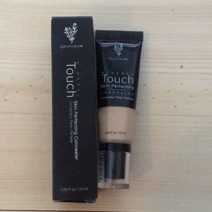 Younique Mineral Touch Liquid Concealer- Velour